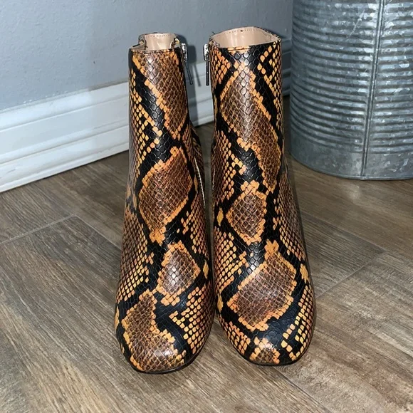 Steve Madden Pixie bootie - Picture 2 of 5